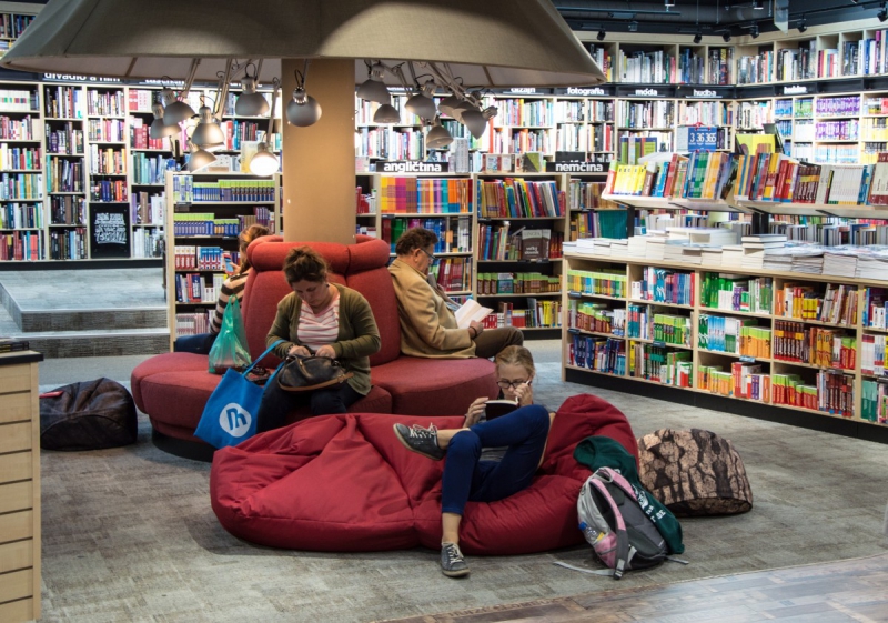 magasin-BANDOL-min_books_bookstore_book_reader_readers_reading_shop_sale_books-849006